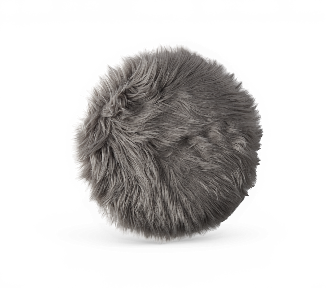 Rund grå, fluffy pude, frilagt på transparent baggrund.