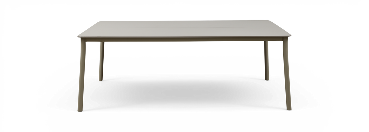 Beige rektangulært spisebord med afrundede hjørner og fire slanke ben, frilagt mod sort baggrund, frontvisning.