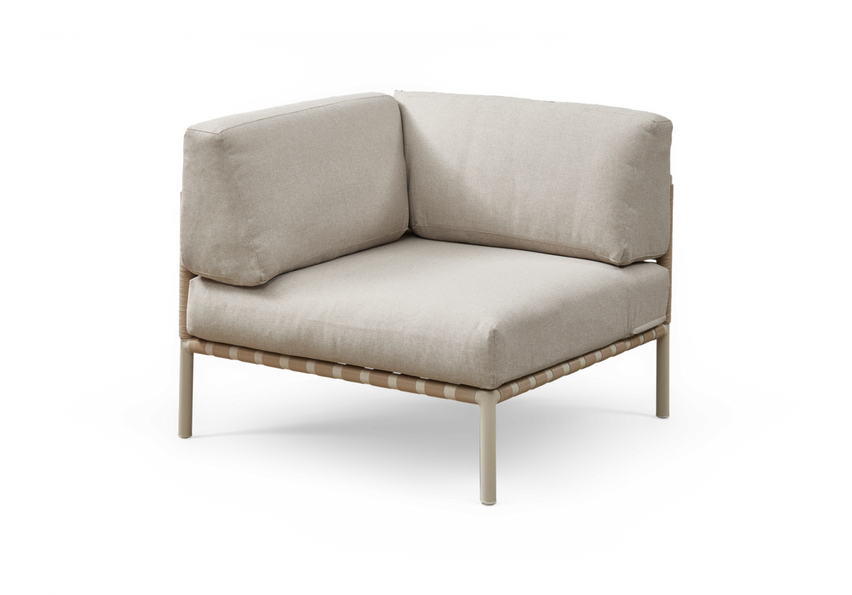 Beige modulsofa – hjørnemodul med stofhynder og slanke metalben, frilagt produktbillede