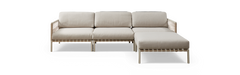 Beige modulsofa med chaiselong til højre, flettede sider og metalben, frilagt på sort baggrund.