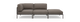 Modulær 3-personers sofa med chaiselong i grå, frontvisning mod sort baggrund.