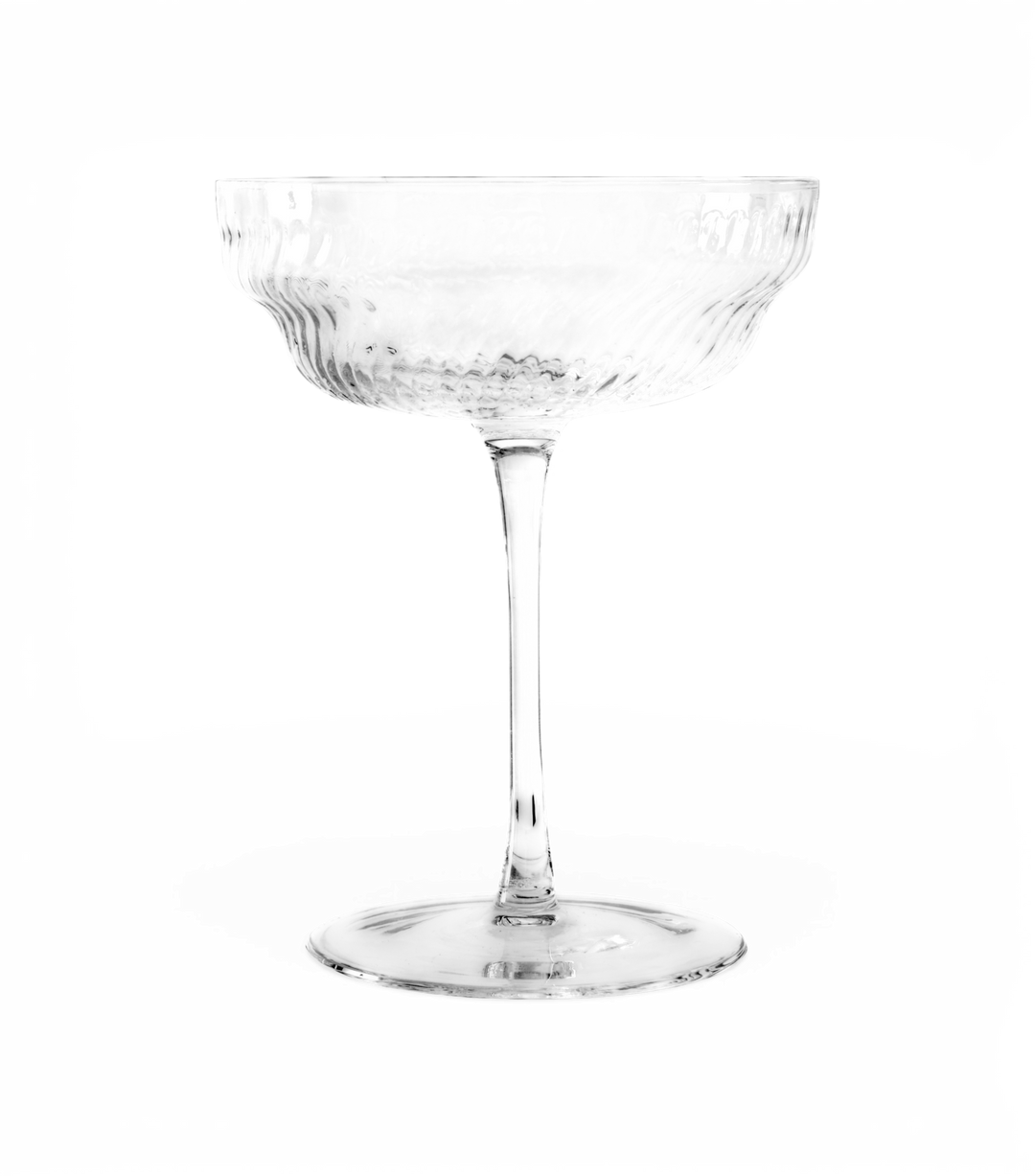 Coupeglas i klart, struktureret glas på høj stilk.