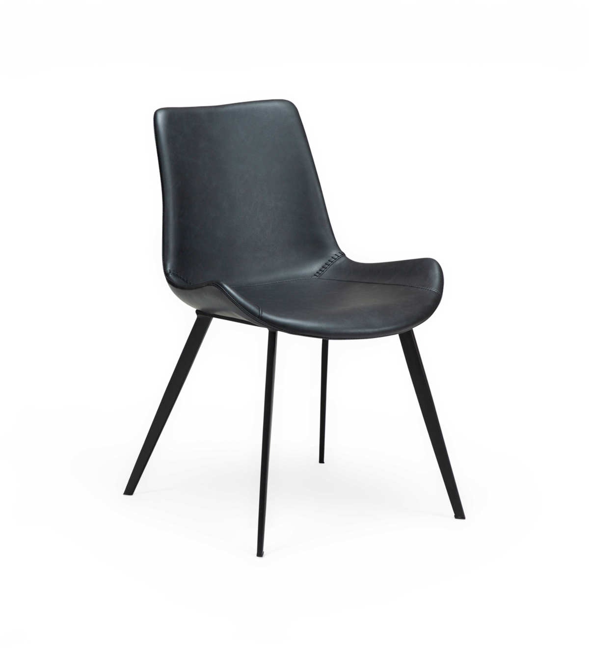 Moderne sort stol med polstret sæde og slanke metalben, frilagt på hvid baggrund.