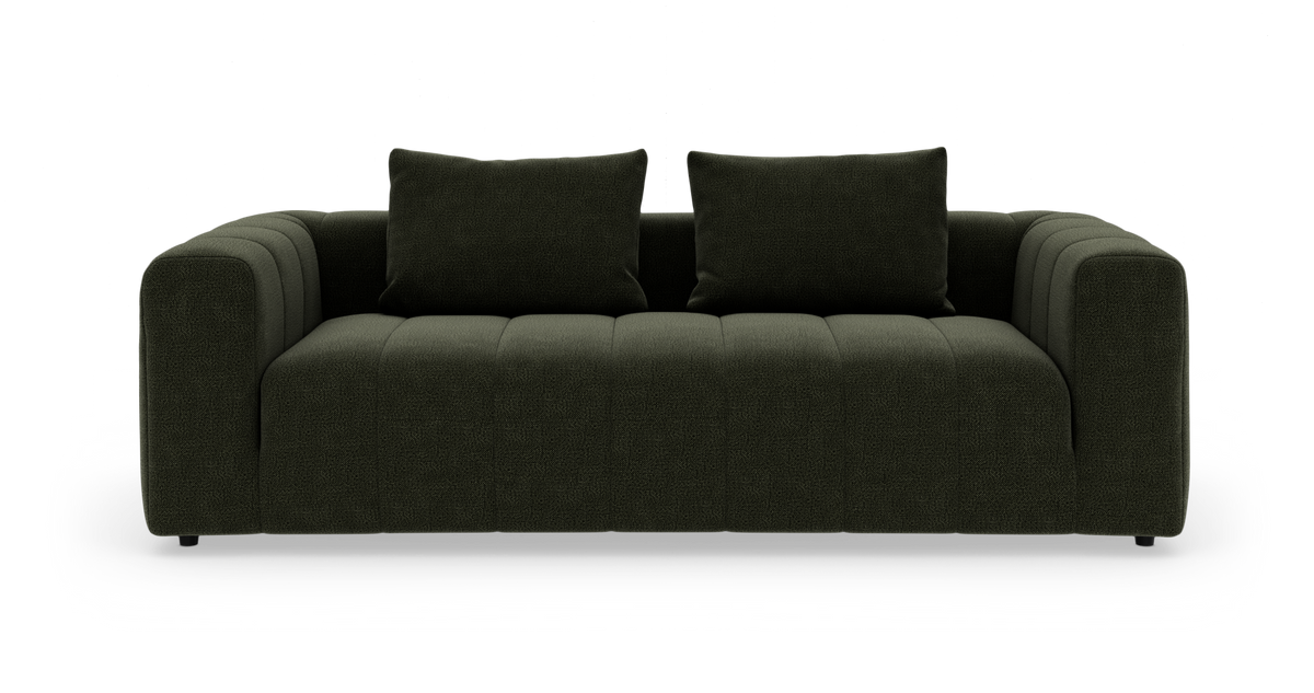 Mørkegrøn 3-personers sofa med to ryghynder, frilagt mod hvid baggrund.