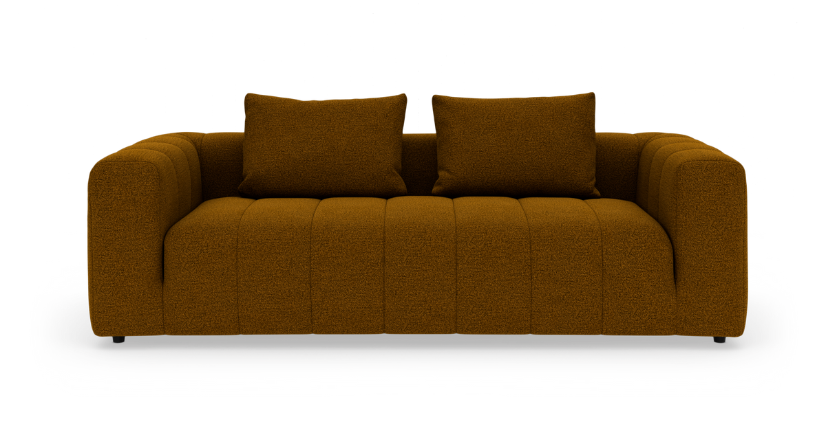 Sennepsgul bouclé-sofa med to ryghynder, frontvisning på hvid baggrund.