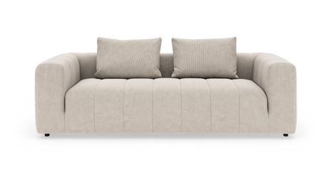 Beige 3-personers sofa med brede armlæn og to løse rygpuder, frontvisning på hvid baggrund.