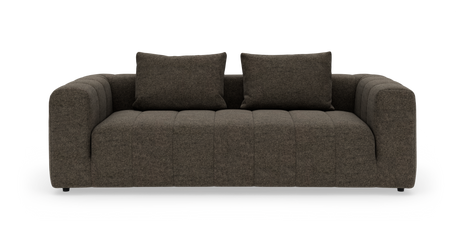 Mørkebrun 2-personers sofa med to puder, rene linjer og brede, polstrede armlæn.