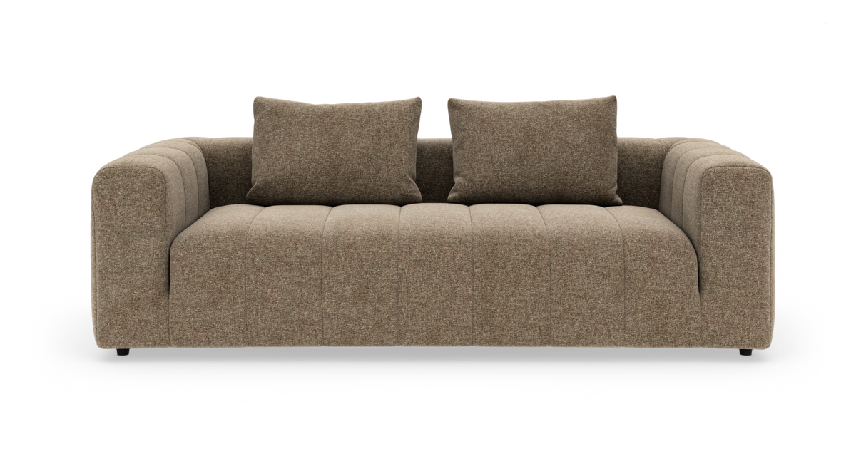 Brun/beige 2-personers sofa med to puder, frontvisning på hvid baggrund.