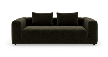 Mørkegrøn sofa med to rygpuder, fotograferet lige forfra mod hvid baggrund.