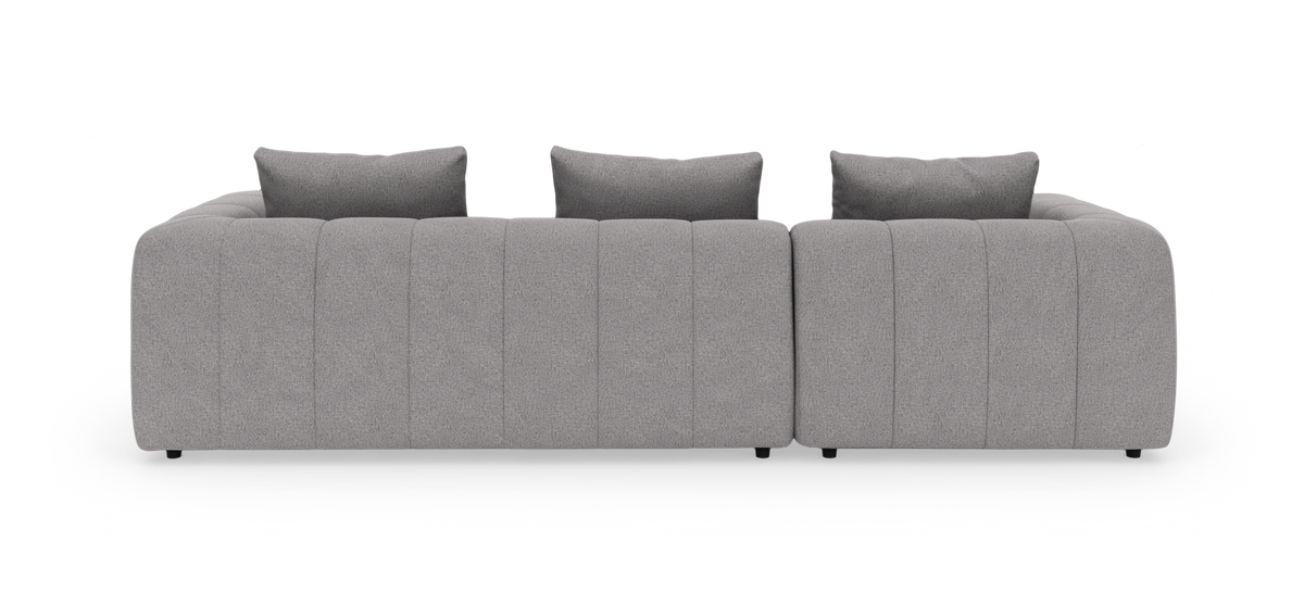 Grå modulsofa set forfra med tre ryghynder på hvid baggrund.