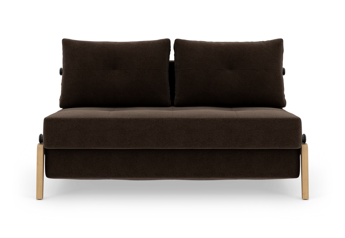 Mørkebrun 2-personers sofa med træben, frontvisning på hvid baggrund.