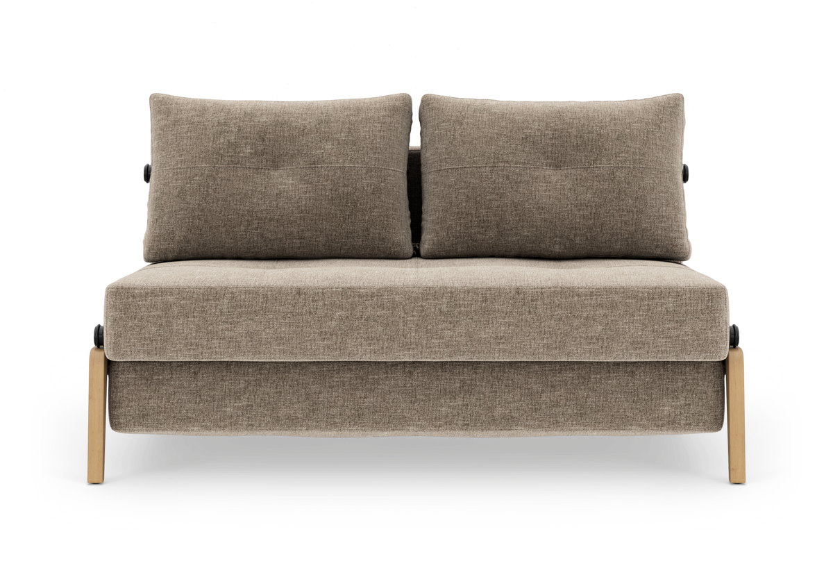 Fritstående 2-personers sofa uden armlæn i beige stof med to ryghynder og lyse træben, set forfra mod hvid studiobaggrund.