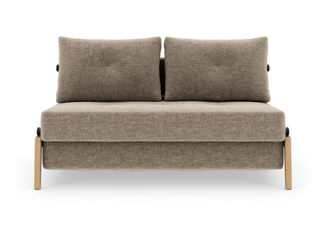 Fritstående 2-personers sofa uden armlæn i beige stof med to ryghynder og lyse træben, set forfra mod hvid studiobaggrund.