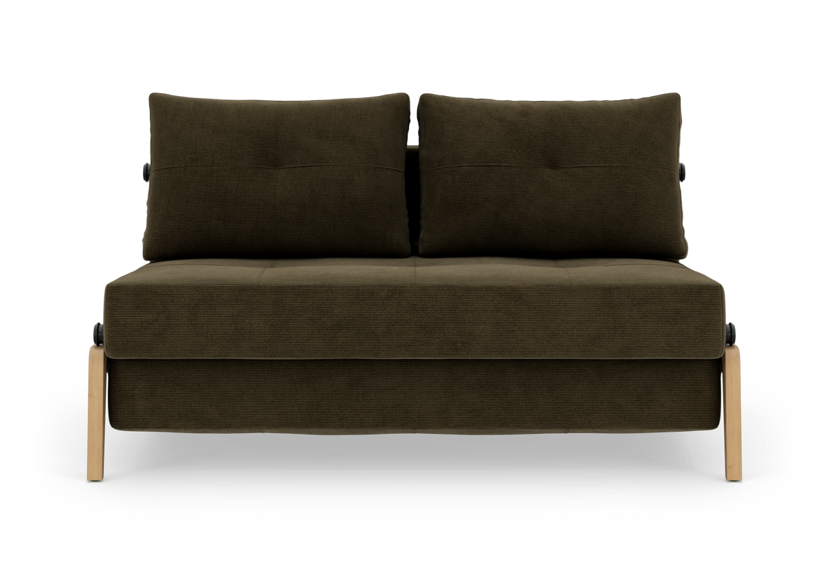 Mørk olivengrøn 2-personers sofa med to ryghynder og lyse træben, frontvisning på hvid baggrund.