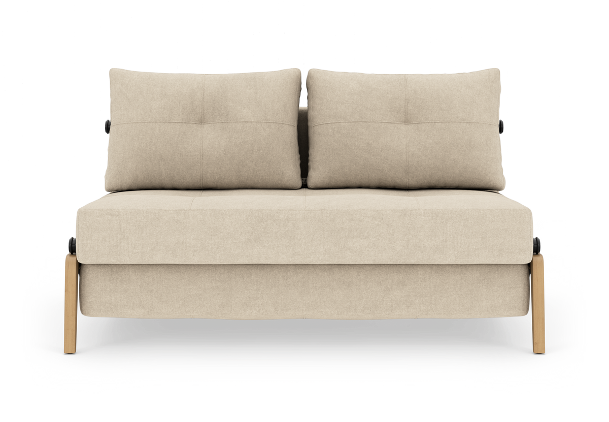 Beige 2-personers sofa med to ryghynder og lyse træben, frontvisning på frilagt hvid baggrund.