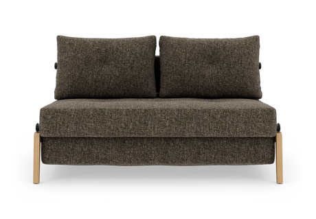 Fritstående to-personers sofa i brunmeleret stof med to ryghynder og lyse træben, fotograferet lige forfra.
