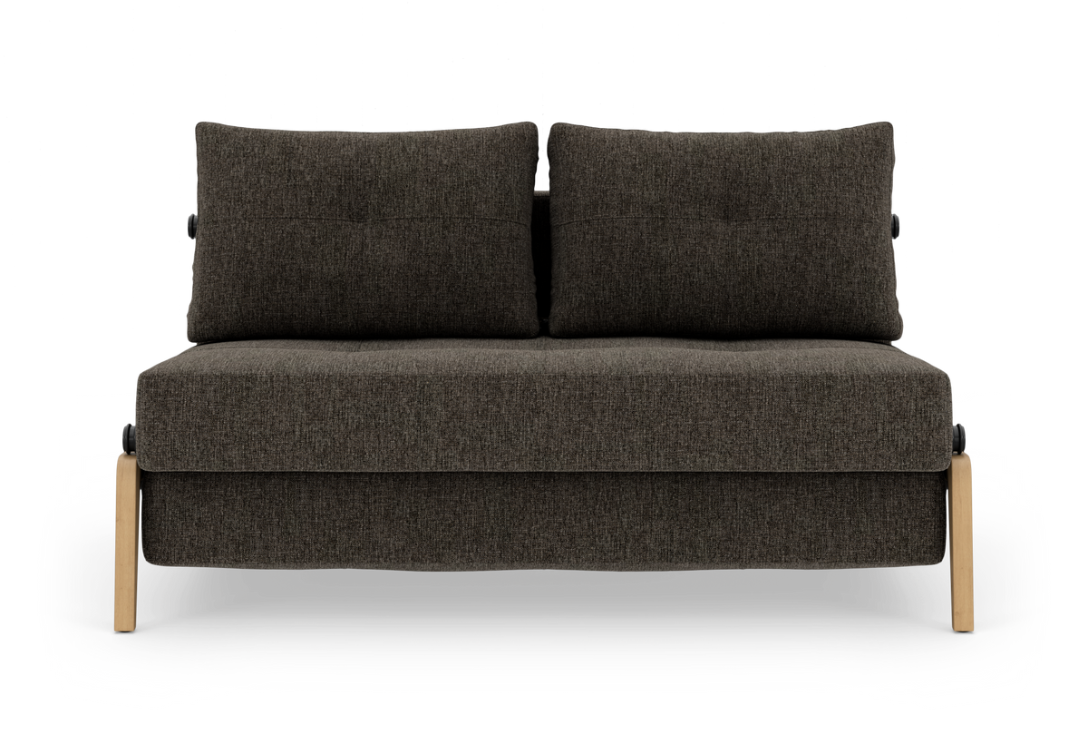 Mørkegrå 2-personers sofa med to ryghynder og lyse træben, frilagt mod hvid baggrund, set lige forfra.