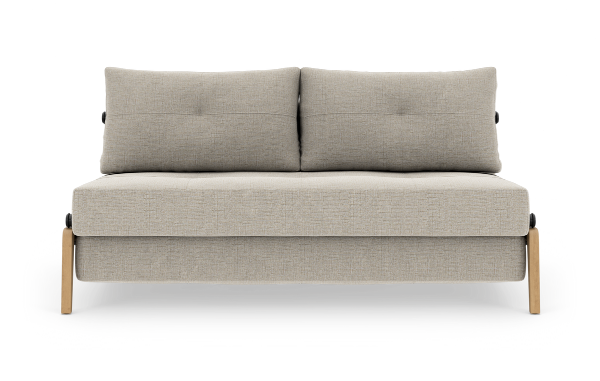 Beige 2‑personers stofsofa med to ryghynder og træben, fritlagt frontvisning.