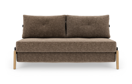 Brun 2-personers sofa med træben set forfra.