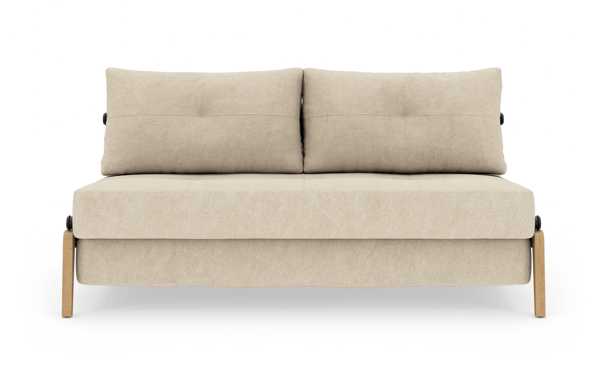 Beige 2-personers sofa med to ryghynder og lyse træben, frilagt på hvid baggrund.