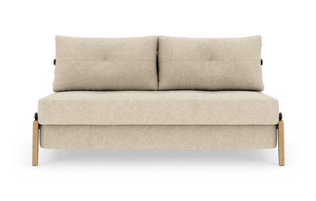 Beige 2-personers sofa med to ryghynder og lyse træben, frilagt på hvid baggrund.