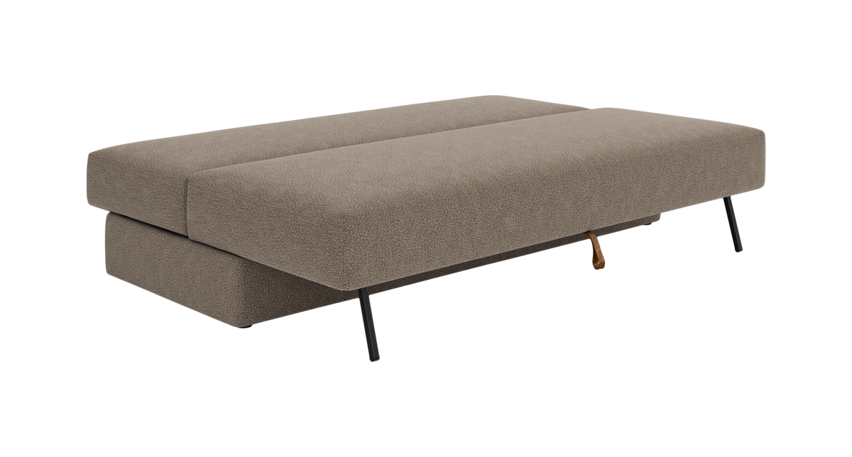 Beige sovesofa/daybed i bouclé med sorte metalben, trukket ud i sengestilling.