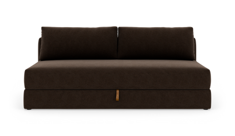 Mørkebrun 2-personers sofa set forfra på hvid baggrund.
