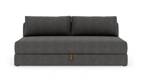 Mørkegrå armløs 2-personers sofa med to rygpuder, fotograferet lige for mod hvid baggrund.