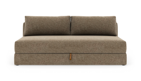 Beige 2-personers sofa med tykke hynder og to rygpuder, frilagt mod hvid baggrund.