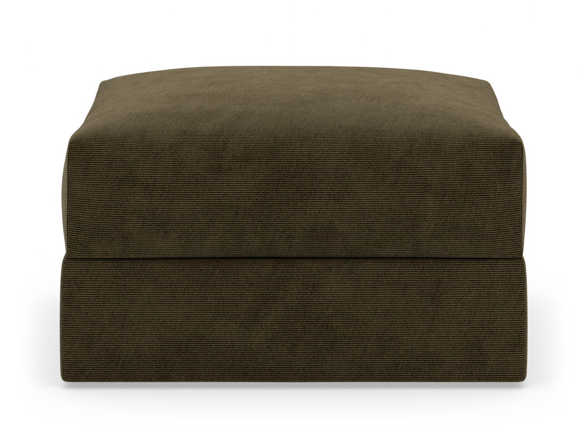 Firkantet puf/ottoman i olivgrøn fløjl (corduroy), frilagt på hvid baggrund.