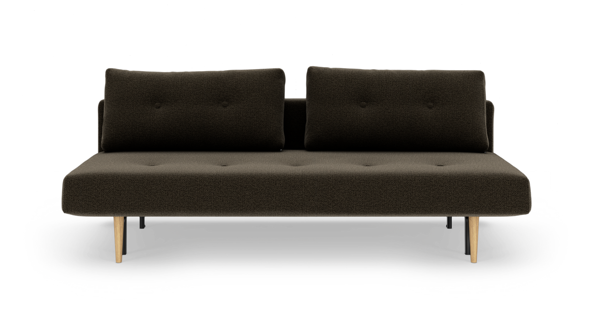 Mørkebrun to-personers sofa med to ryghynder og lyse træben, fritlagt på hvid baggrund.