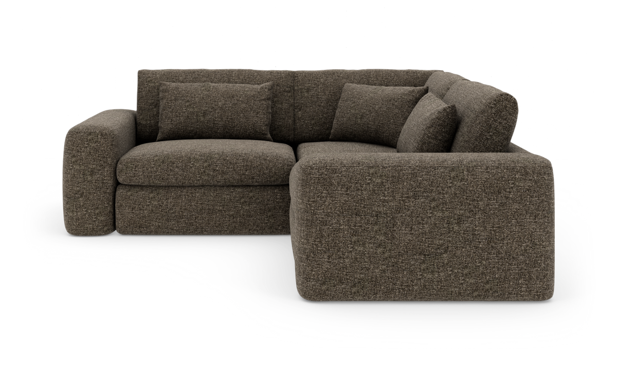 Brun L‑formet modulsofa med afrundede hjørner og løse ryghynder, fritlagt på hvid baggrund.