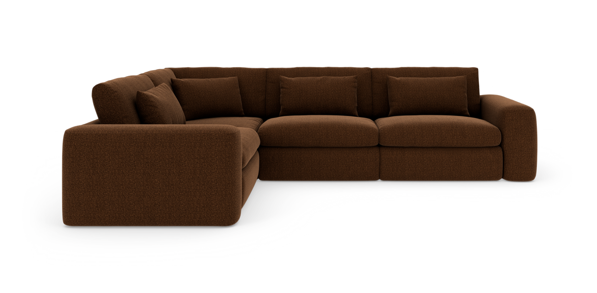 Brun modul-hjørnesofa med bløde, afrundede armlæn og løse ryghynder på hvid baggrund.