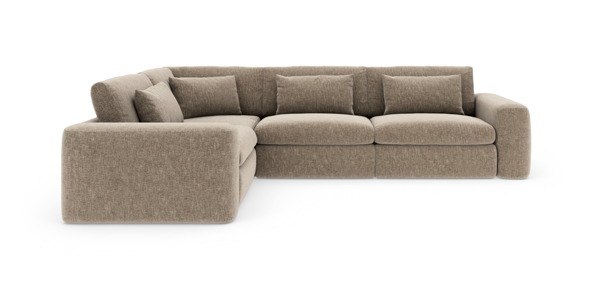 Beige modul-hjørnesofa med bløde, afrundede armlæn og løse ryghynder, frilagt på hvid baggrund.