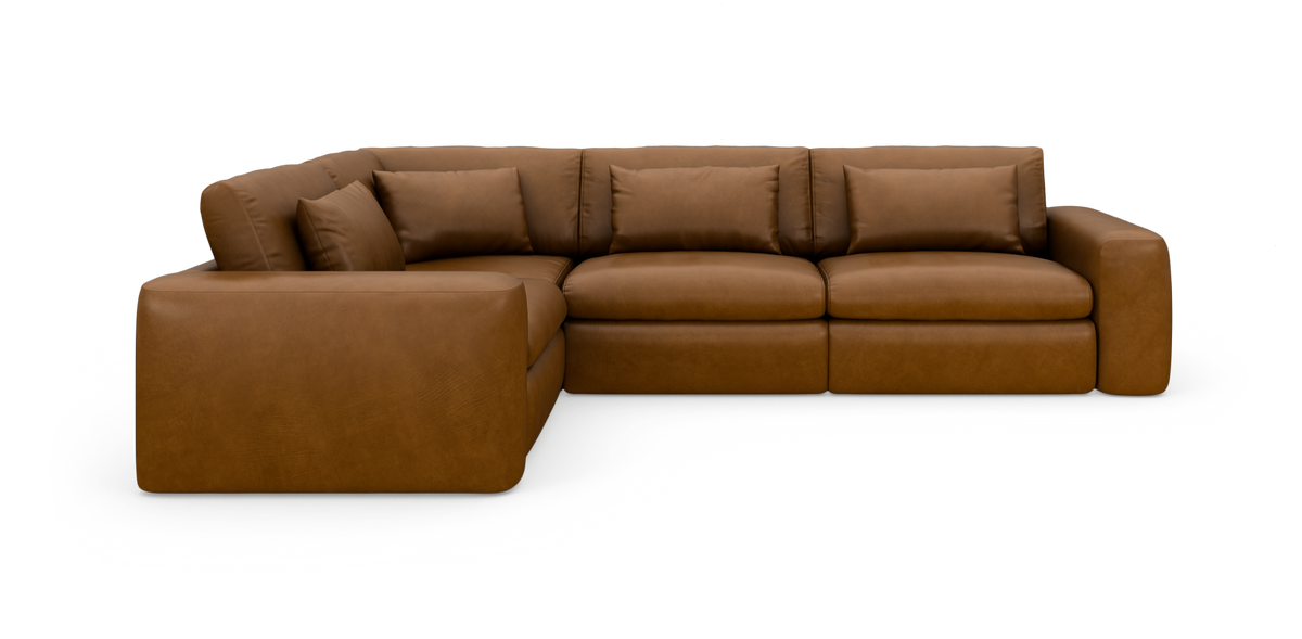 Brun modul hjørnesofa i læder med bløde puder, vist i vinkel på hvid baggrund.