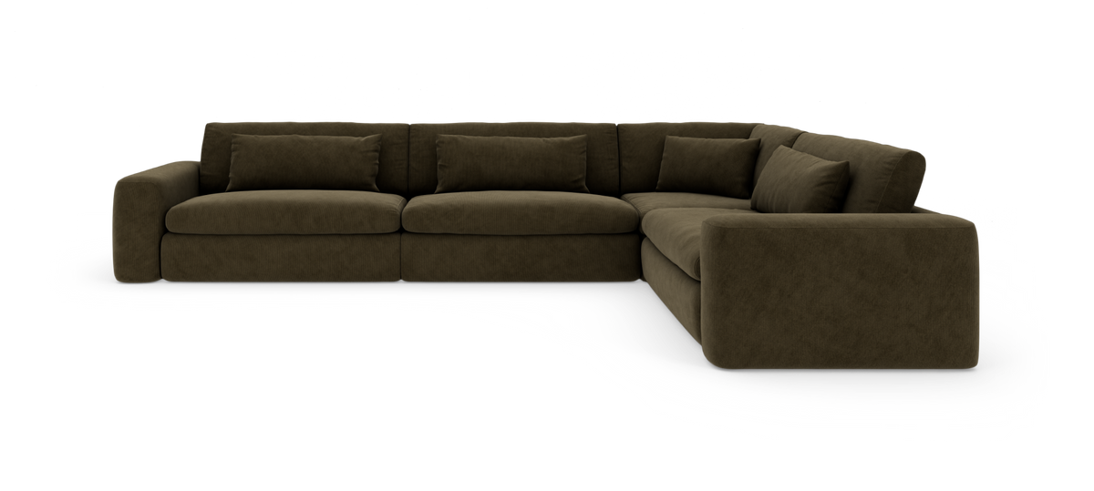 Modulær L-sofa i mørke olivengrøn fløjl med brede armlæn og løse ryghynder.
