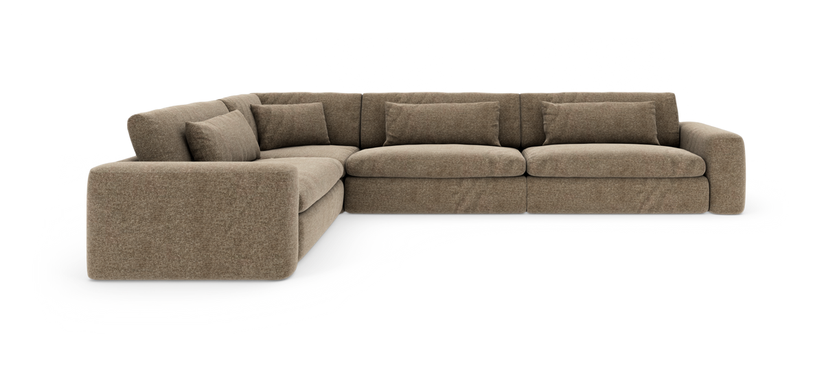 Brun L‑formet modulsofa med tykke sæde- og ryghynder, fritlagt på hvid baggrund.