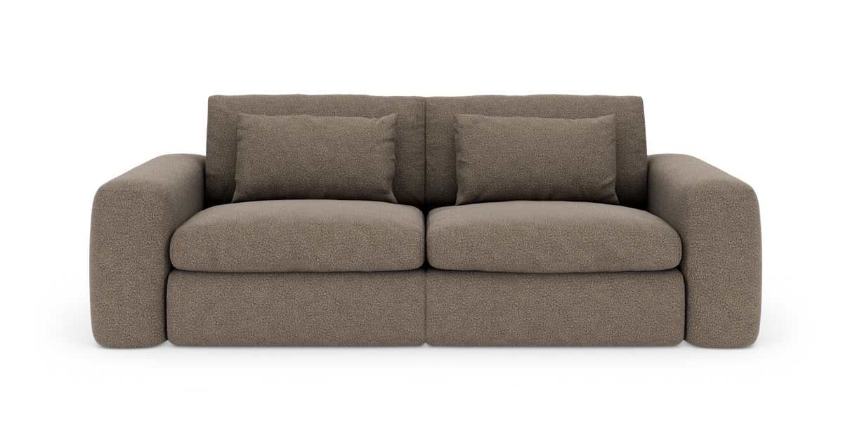 Brun 2-personers sofa med afrundede armlæn og to ryghynder, fritlagt på hvid baggrund.