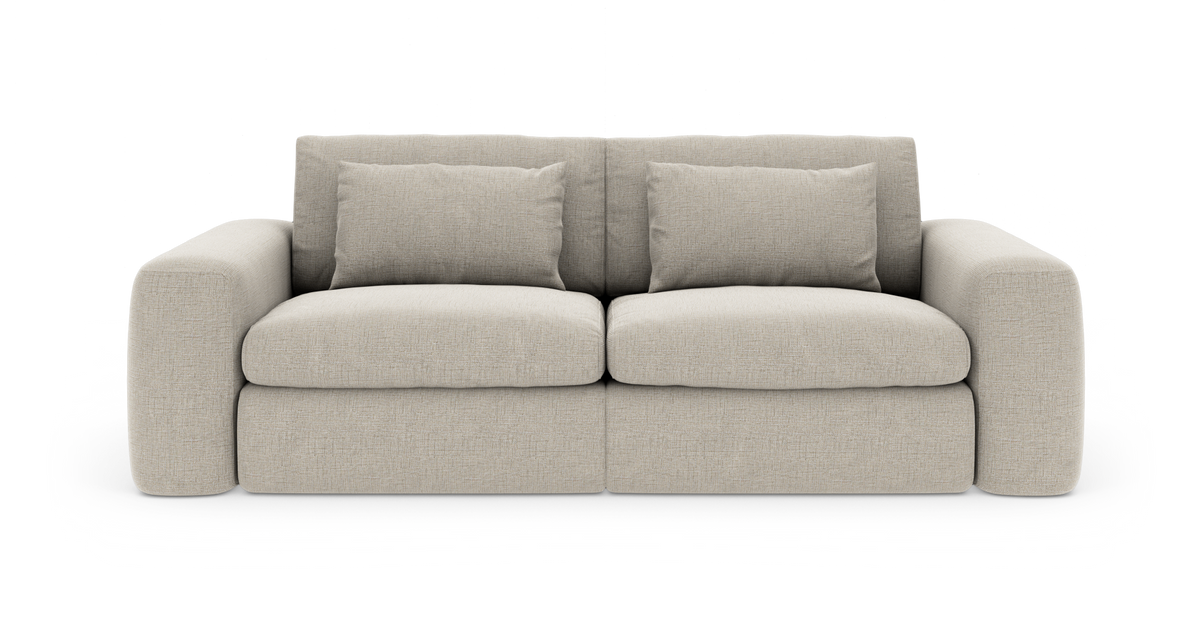 Beige tosædet sofa med dybe sædehynder og to ryghynder, fritlagt på hvid baggrund.