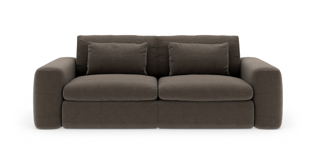 Mørkebrun, moderne 2‑personers sofa med afrundede armlæn og to rygpuder, set direkte forfra på hvid baggrund.