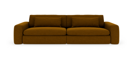 Sennepsgul sofa med to sædehynder og rygpuder, frilagt på hvid baggrund.