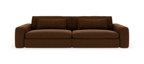 Brun 2-personers sofa med brede armlæn og to ryghynder, frilagt på hvid baggrund.