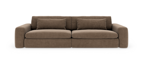 Brun stofsofa med to store sædehynder og aflange ryghynder, frilagt på hvid baggrund.