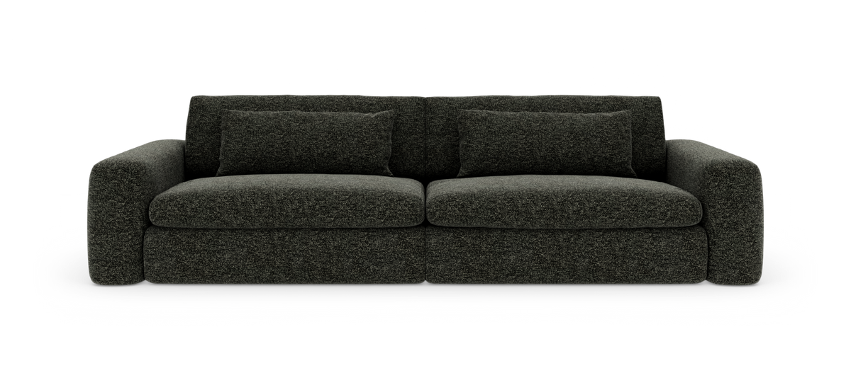 Mørk grøn/grå bouclé-sofa med to sædehynder og to rygpuder, fotograferet forfra på hvid baggrund.