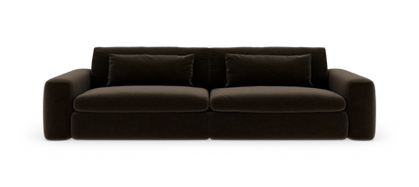 Mørkebrun, moderne 3-personers sofa med to sædehynder og to aflange rygpuder, frontvisning på hvid studiebaggrund.