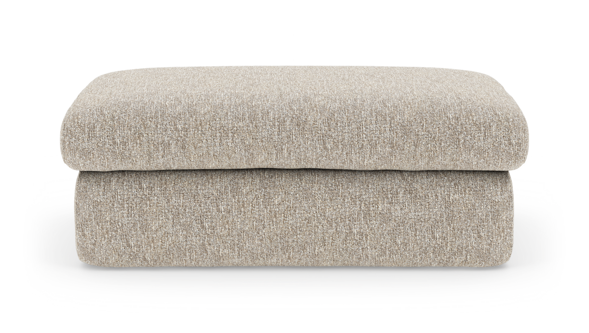 Beige rektangulær skammel/ottoman i tekstil, frilagt mod hvid baggrund.
