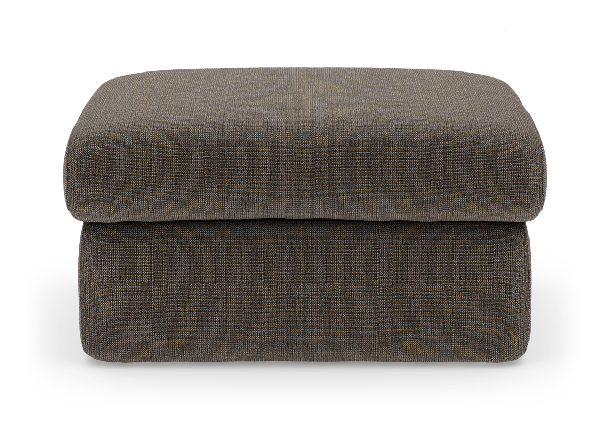 Brungrå stofpuf/ottoman med afrundede hjørner i enkel, moderne design set forfra.