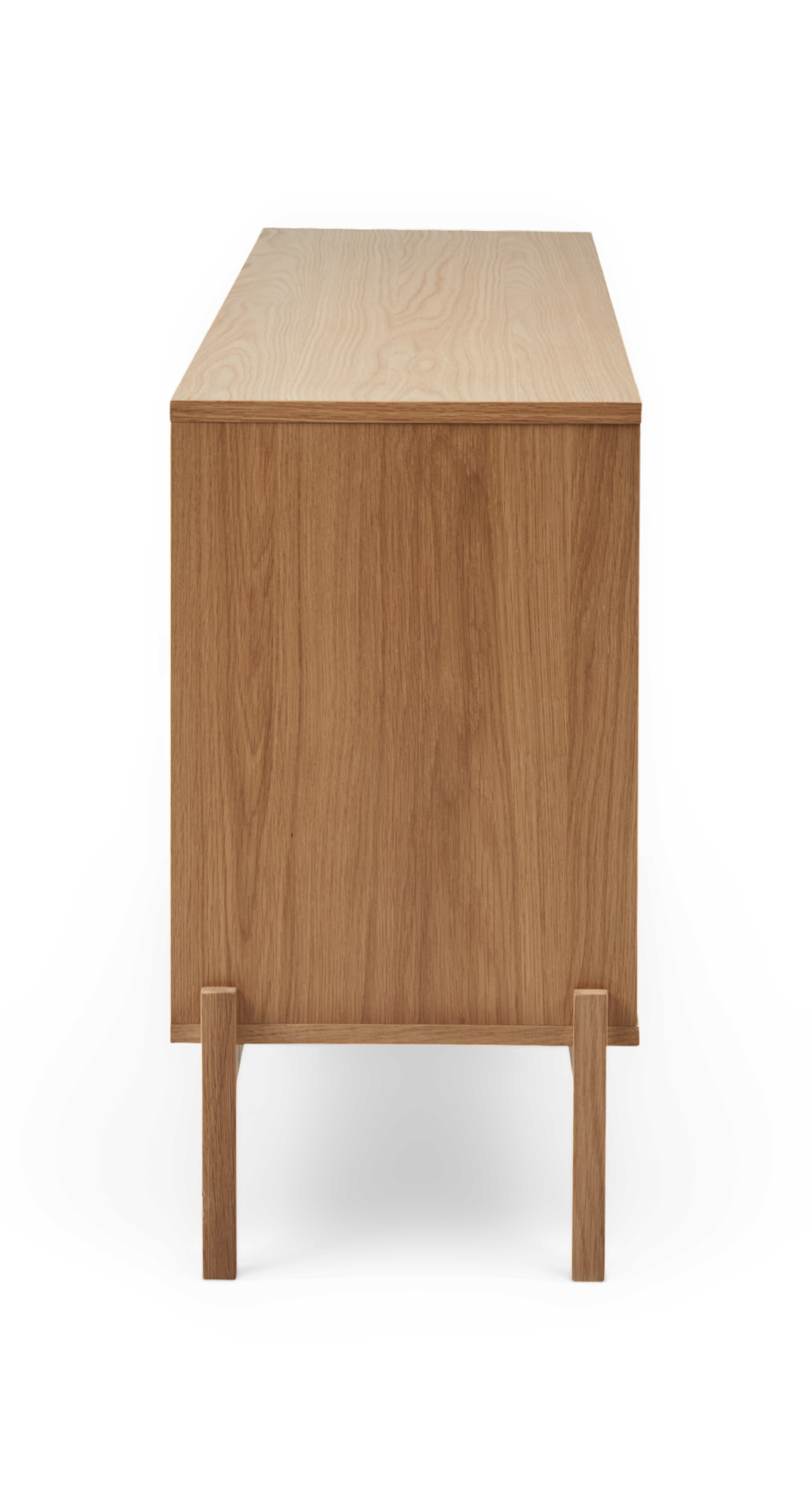 Sideview af et rektangulært sideboard i eg med lige ben, fritlagt på hvid baggrund.