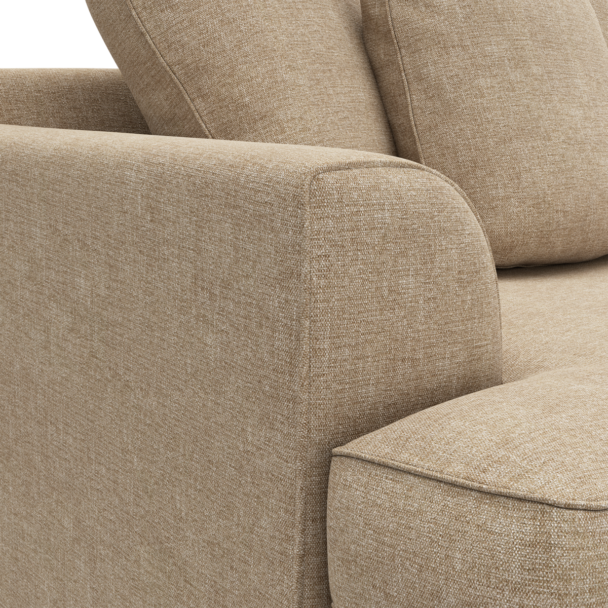 Nærbillede af beige stofsofa med bløde rygpuder og afrundet armlæn.