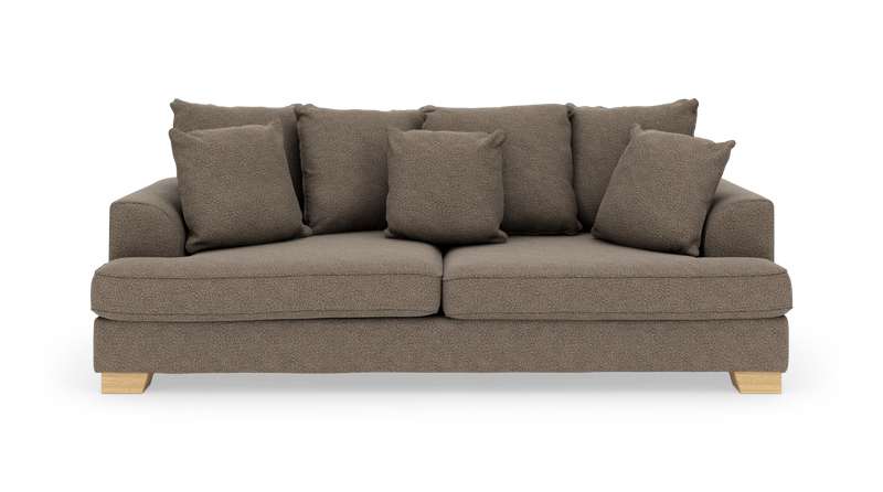 Brun 2-personers sofa med fem løse puder og træben, fotograferet forfra._ps